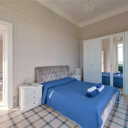 Vakantiehuis - Poetic Seafront Penthouse Versilia - Massa (Tuscany)