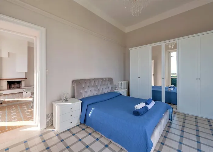 Vakantiehuis - Poetic Seafront Penthouse Versilia - Massa (Tuscany)