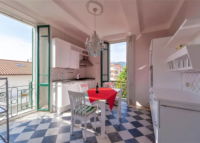 - Poetic Seafront Penthouse Versilia - Vakantiehuis Massa (Tuscany)